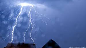 mengapa-rumah-bisa-tersambar-petir-inilah-penyebabnya