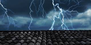 Apakah petir bisa menyambar genting? dan bagaimana cara menghindarinya?