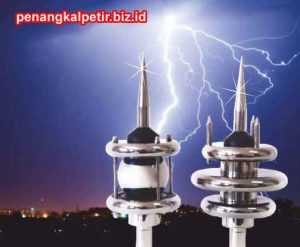 mengapa ujung penangkal petir dibuat runcing
